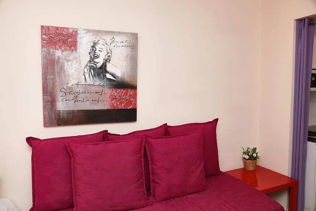Stopbarcelona Universidad Apartments
