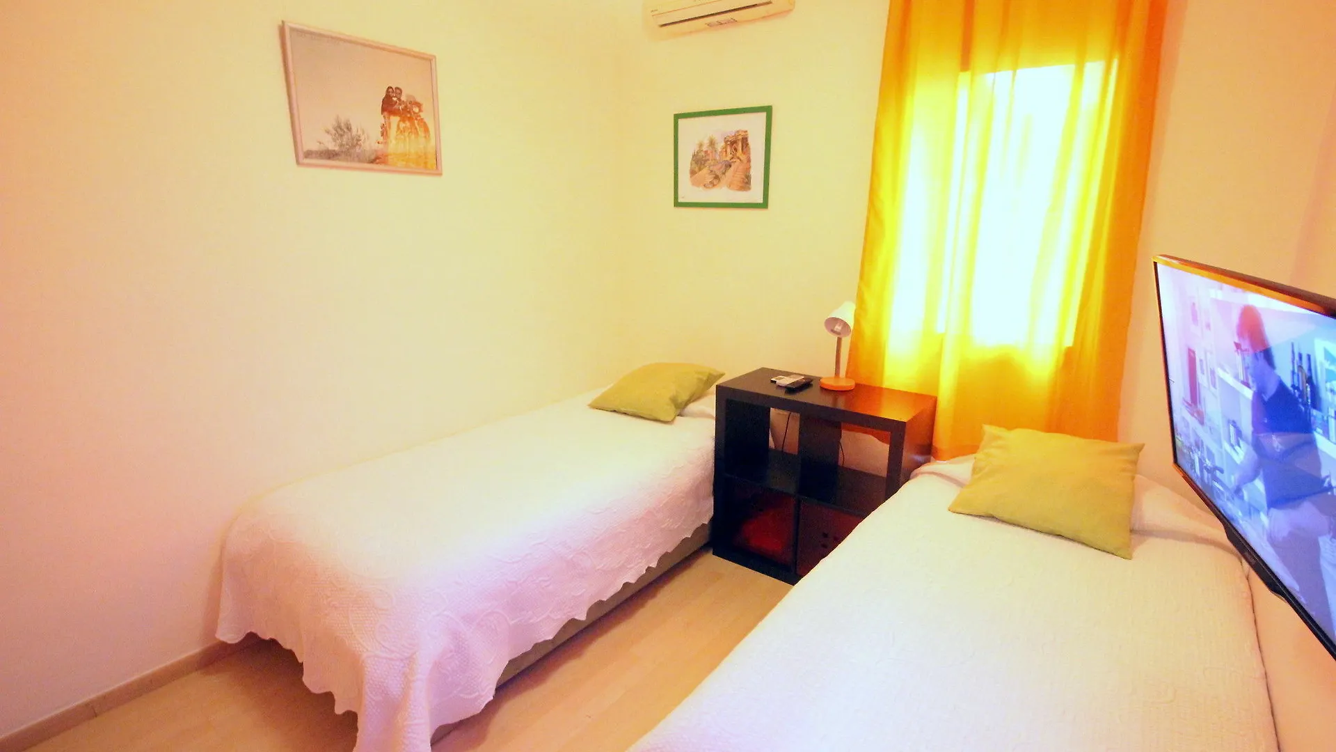 Stopbarcelona Universidad Apartments